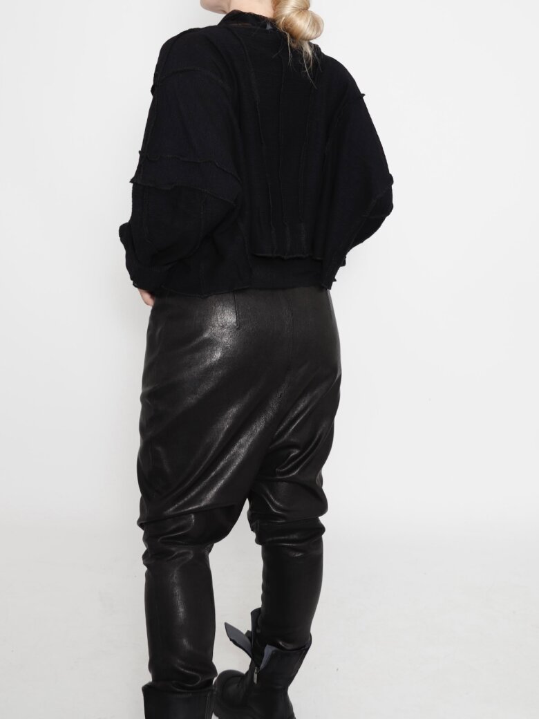 Leather trousers with pockets