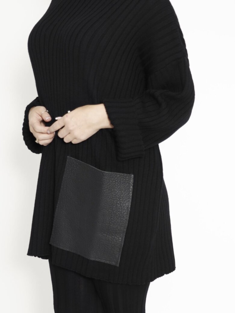 Knitted sweater with leather pocket