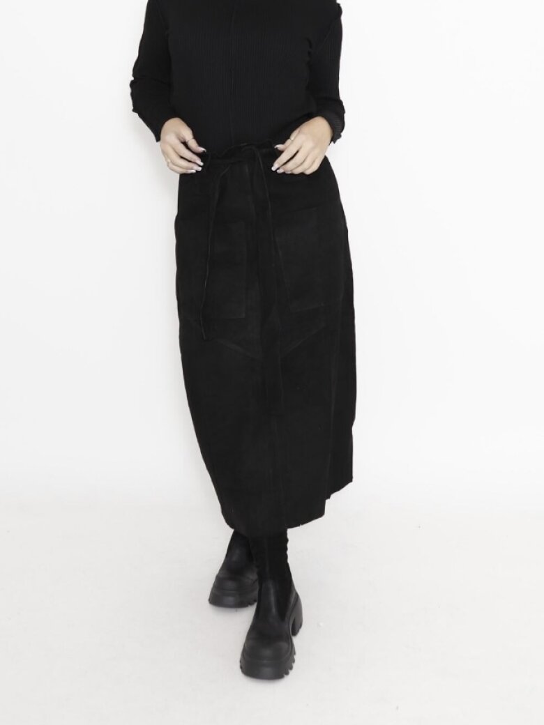 Midi skirt in suede leather
